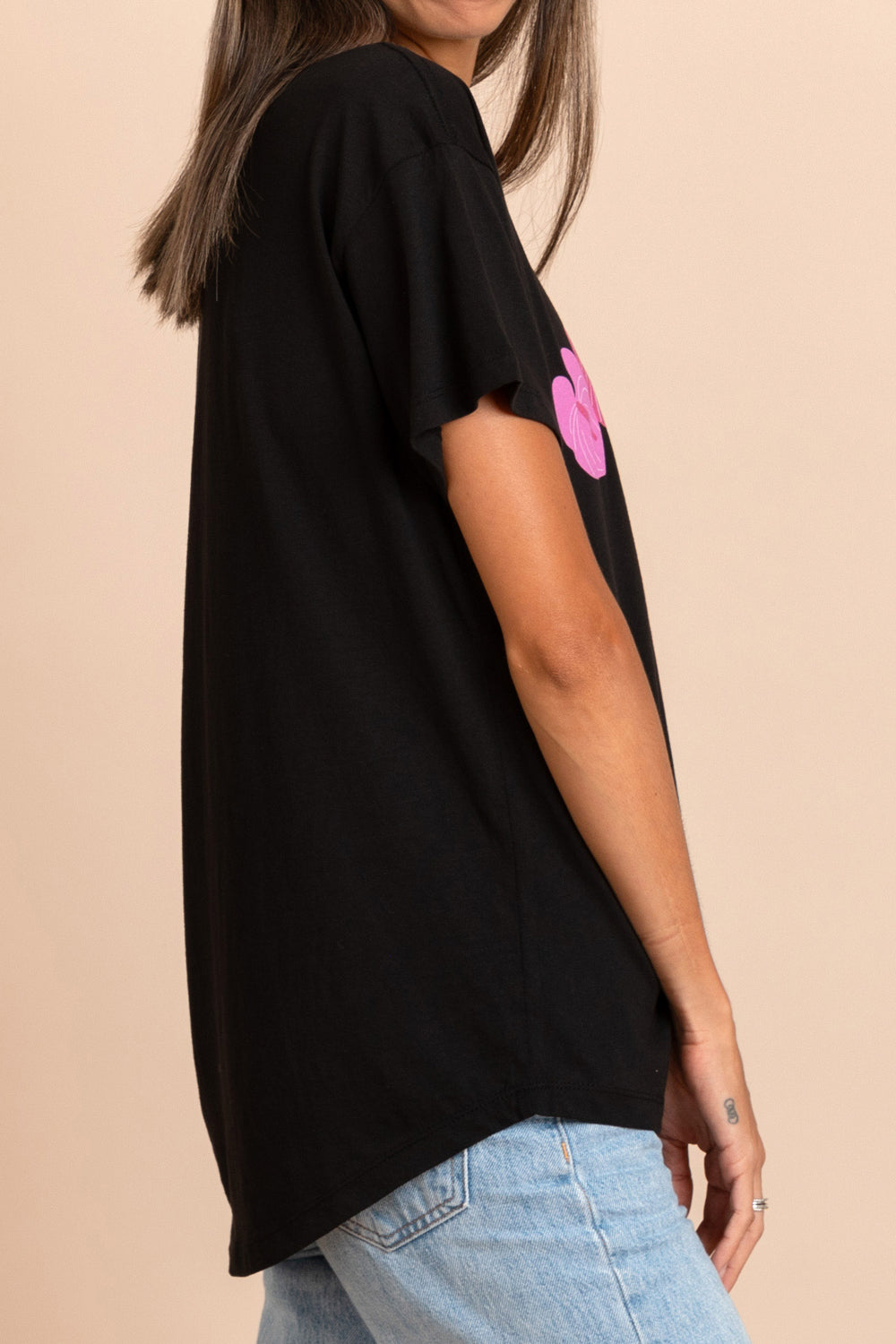 FE x KMC Curved Hi Low Tee - Noir Anthurium Love